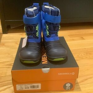 Toddler boy snow boots. MERRELL brand. Size 9.